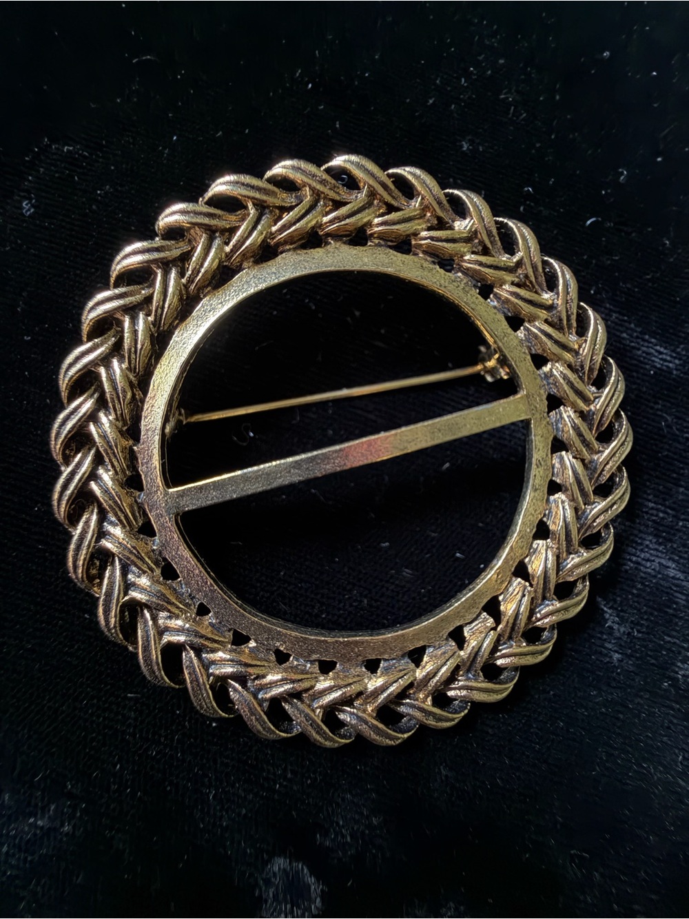 Vintage Antique Gold Tone Braided Wreath Scarf Clip Brooch - 2.5in Circle Pin